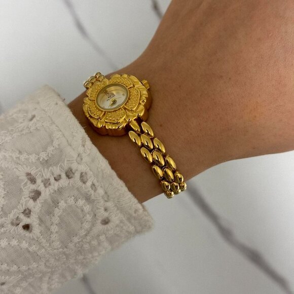 Sku:0281 gold mini watch flower ,vintage vibe +‎ in a gift box They fit any hand